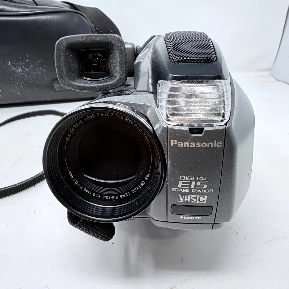 Panasonic Palmcorder PV-L650D VHS-C Camcorder Bundle AC Adapter Remote Tapes